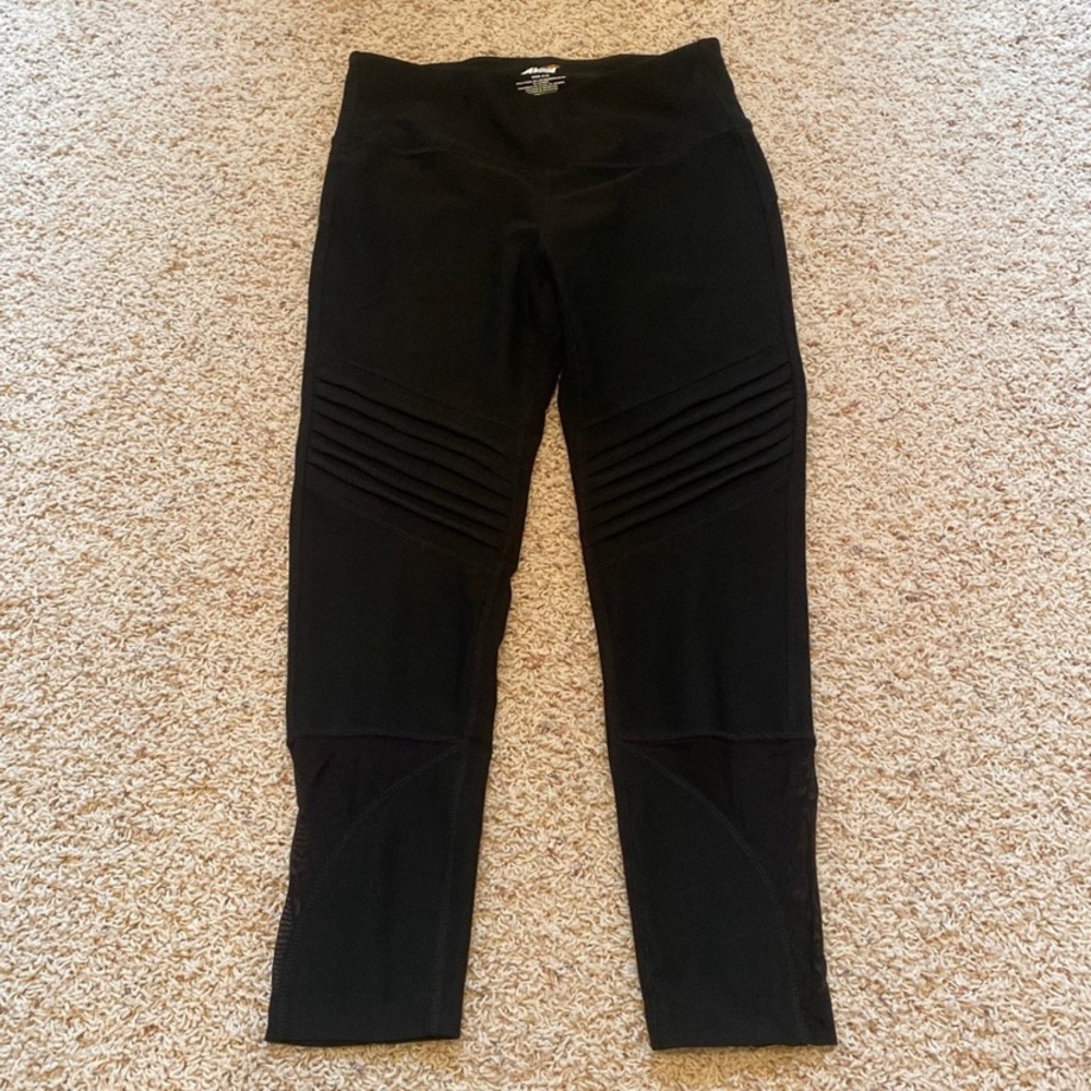 avia size small black textured leggings 7/8 length